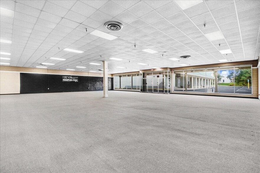 More Photos Of 501 E Market St, Smithfield Storefront For Lease