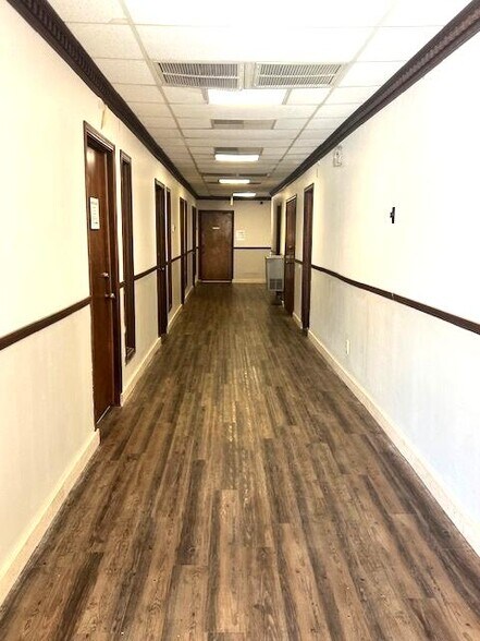 More Photos Of 4401-4405 NW 4th St, Oklahoma City Medical For Lease