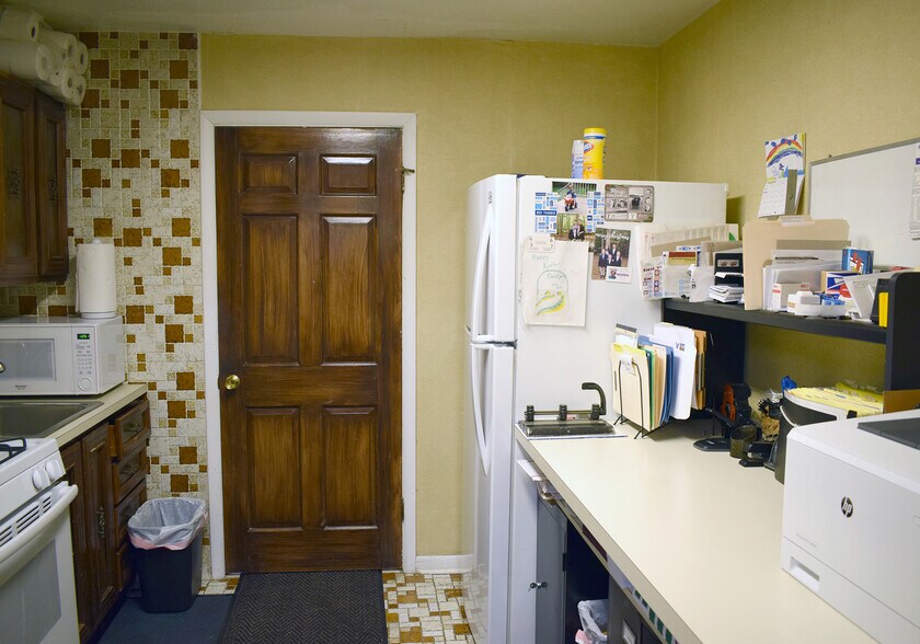 More Photos Of 6917 Annapolis Rd, Hyattsville Storefront Retail Office For Sale