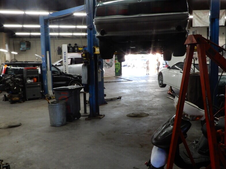More Photos Of 105 Wood Ave, Bridgeport Light Manufacturing For Sale