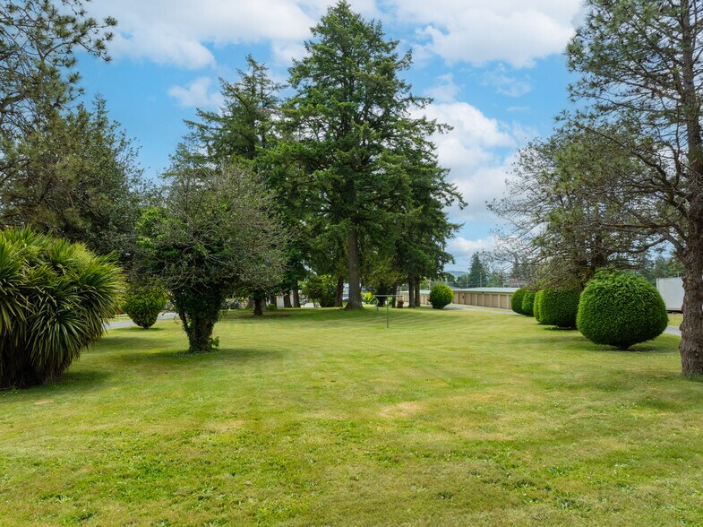 More Photos Of 498 W Central Blvd, Coquille Self Storage For Sale