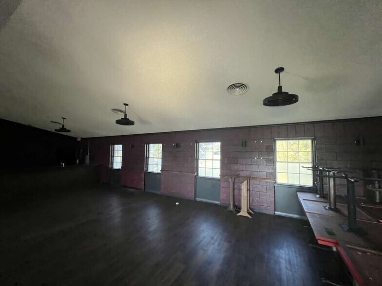 More Photos Of 1120 E Sen Carlos Truan Blvd, Kingsville Restaurant For Sale