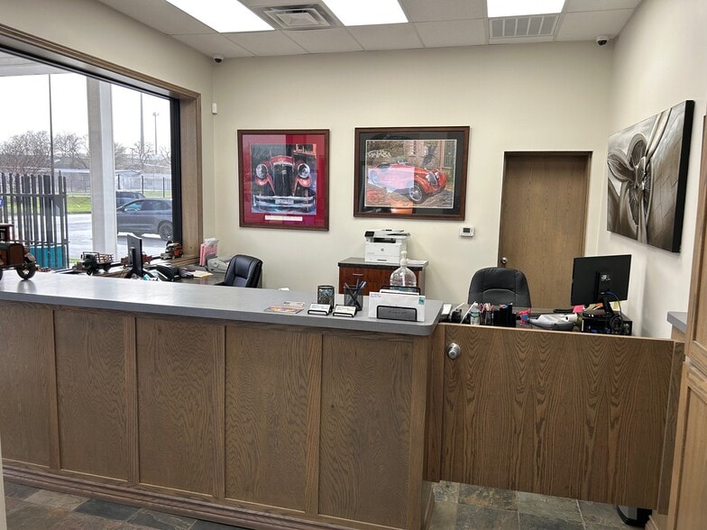 More Photos Of 2001 E Lancaster Ave, Fort Worth Auto Dealership For Sale