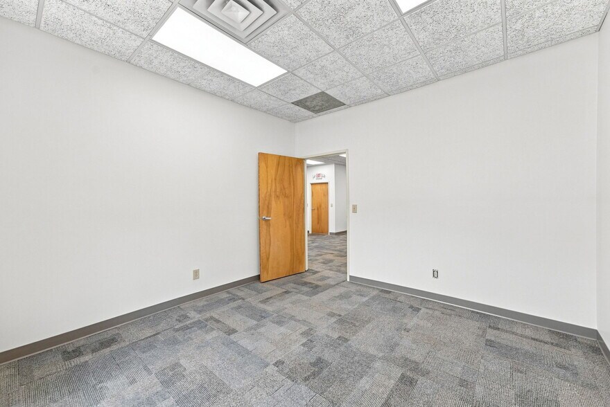 More Photos Of 615-619 Commerce Rd, Richmond Office For Lease