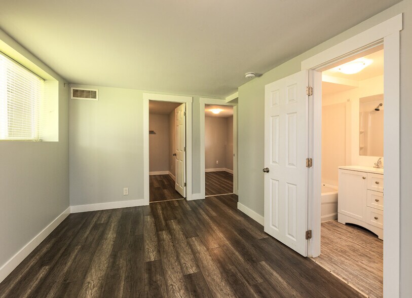 More Photos Of 31 Robarts St, Nanaimo Apartments For Sale