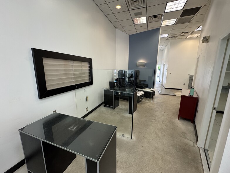 More Photos Of 2000 Harrison St, Hollywood Unknown For Lease