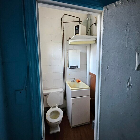 More Photos Of 1802-1810 Marsh Rd, Wilmington Unknown For Lease