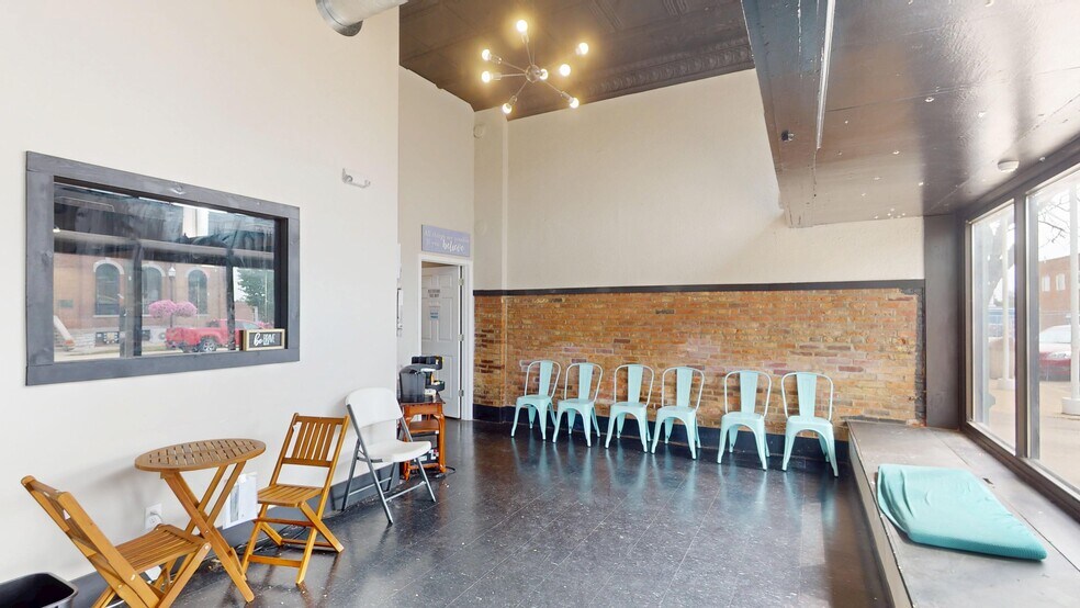 More Photos Of 215 W College Ave, Greenville Storefront Retail Office For Lease