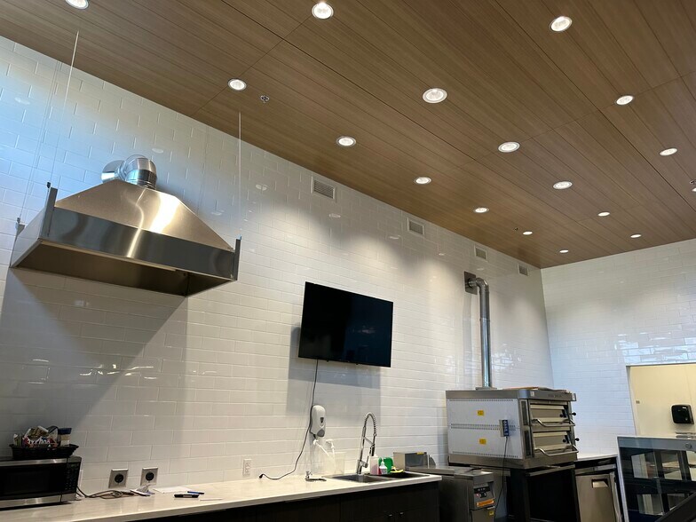 More Photos Of 10644-10646 97 St NW, Edmonton Storefront For Sale