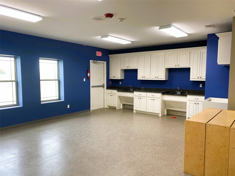 More Photos Of 475 Old Dorchester, Sherman Schools For Sale