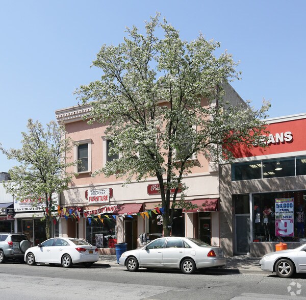 More Photos Of 43 Main St, Hempstead Storefront Retail Office For Lease