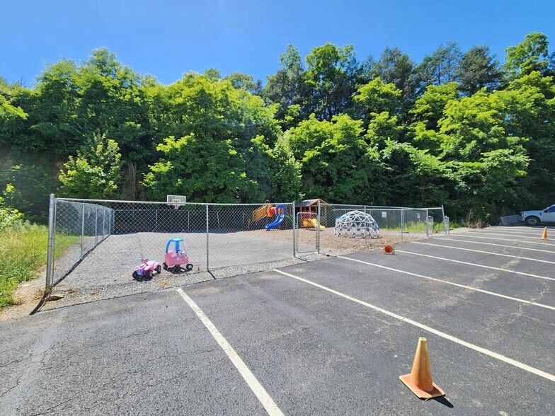 More Photos Of 1311-1319 Pineview Dr, Morgantown Medical For Sale