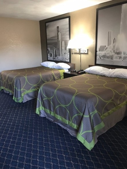 More Photos Of 400 Abes Way, Taylorville Hotel For Sale