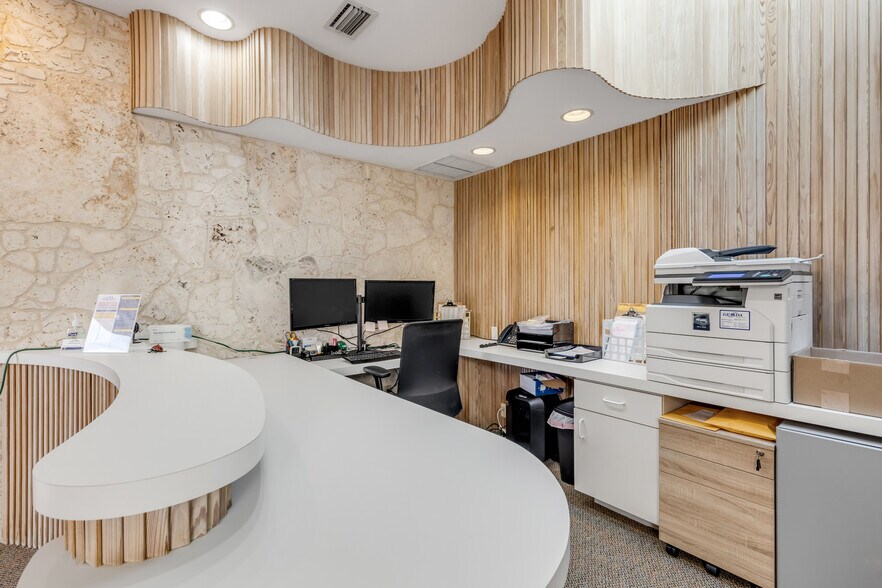 More Photos Of 100-104 Riverside Dr, New Smyrna Beach Office For Sale