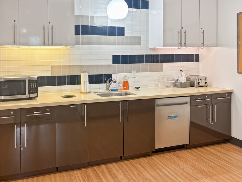 More Photos Of 7272 E Indian School Rd, Scottsdale Coworking Space