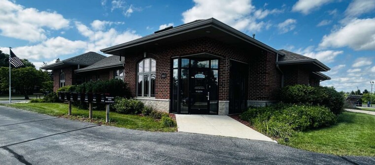 Primary Photo Of 26422 Oakridge Dr, Waterford Office For Sale