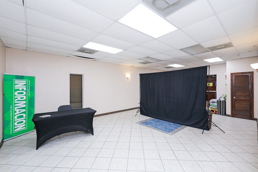 More Photos Of 1600 Clark Blvd, Laredo General Retail For Sale