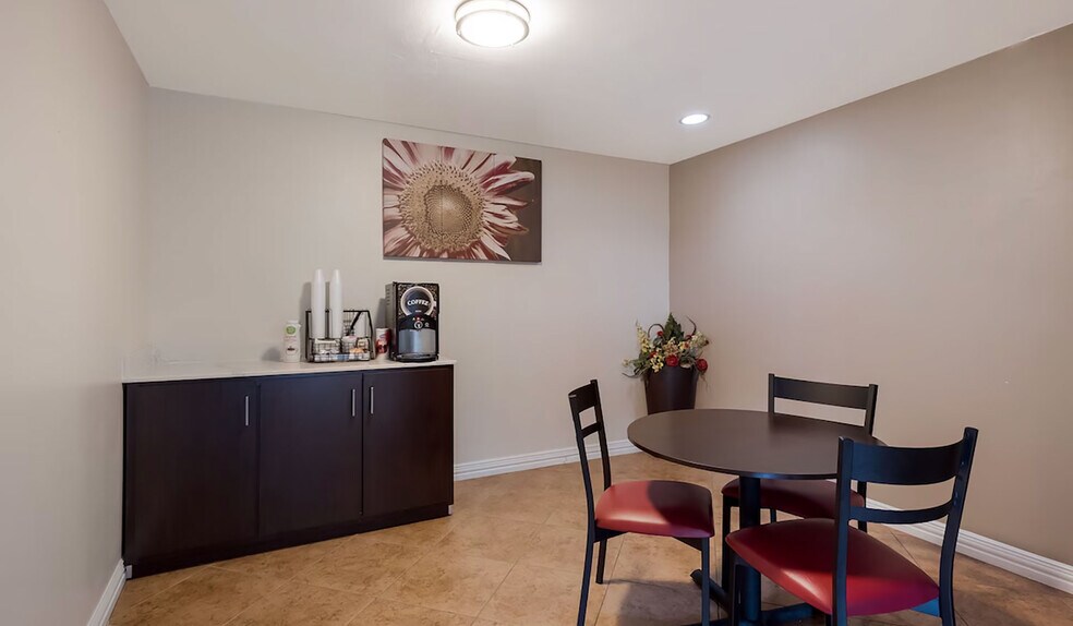 More Photos Of 203 N I-45, Madisonville Hotel For Sale