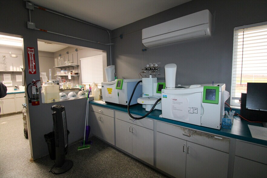 More Photos Of 5640 44th Ave S, Clinton Office For Sale