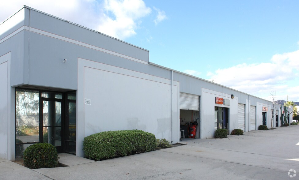 More Photos Of 10925 Wheatlands Ave, Santee Warehouse For Lease