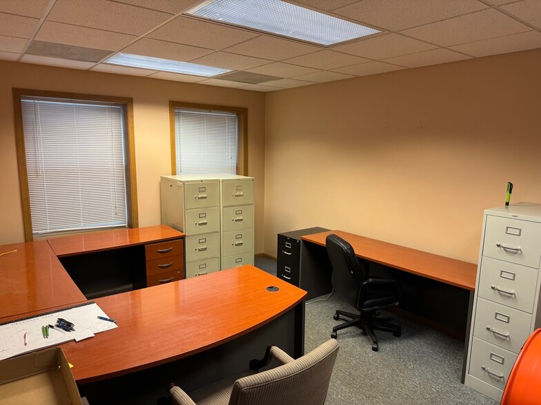 More Photos Of 780 Ridgeview Dr, Mchenry Flex For Sale