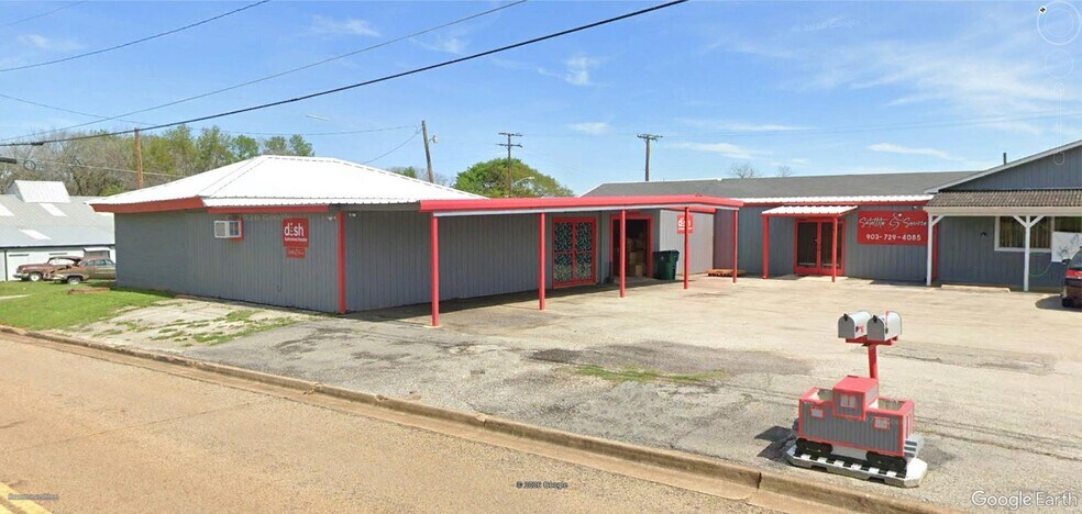 More Photos Of 706 N Perry St, Palestine General Retail For Sale