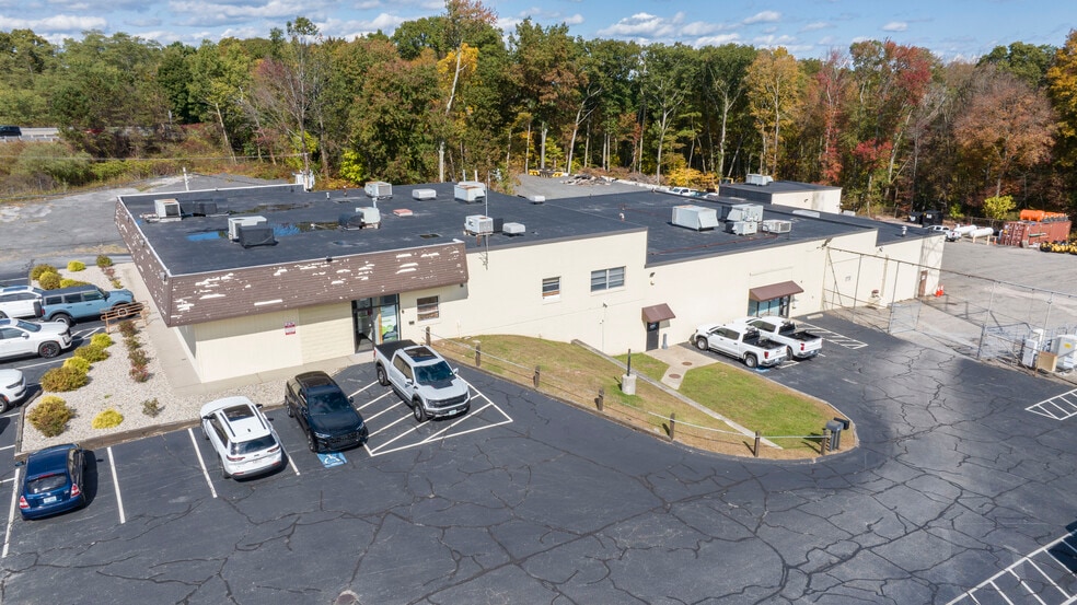 More Photos Of 1320 Eddie Dowling Hwy, Lincoln Showroom For Sale