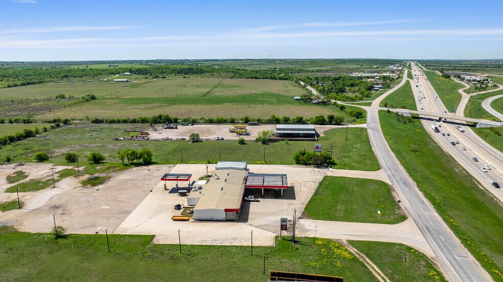 More Photos Of 15881 Ih 35, Salado Service Station For Lease