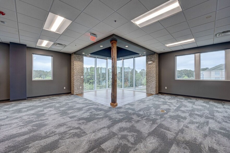 More Photos Of 6740 Rock Spring Rd, Wilmington Office For Lease