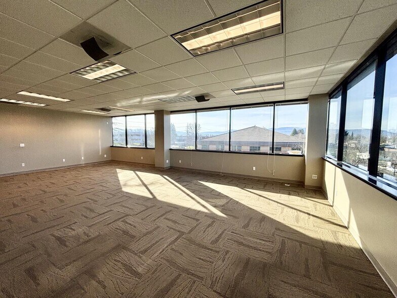 More Photos Of 1555 E McAndrews Rd, Medford Medical For Lease