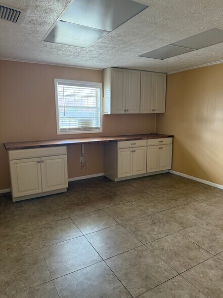 More Photos Of 1905 W Baker St, Plant City Office For Lease