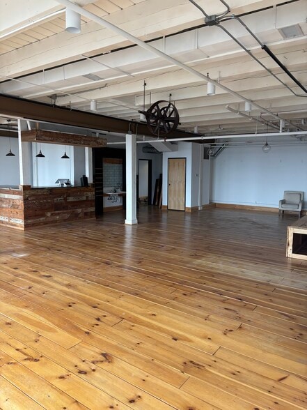 More Photos Of 2362 Russell St, Detroit Storefront Retail Office For Lease