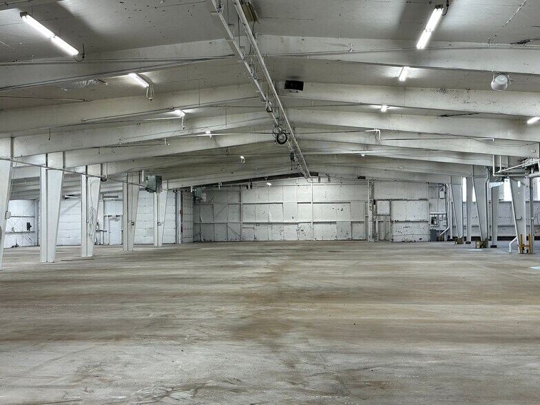 More Photos Of 1100 Pearl St, Chesaning Warehouse For Lease