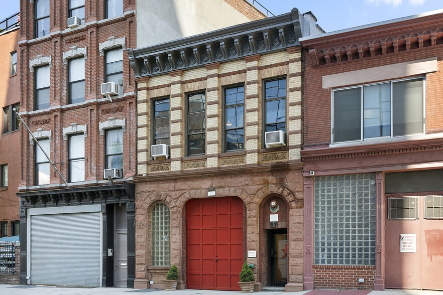 More Photos Of 411 Kent Ave, Brooklyn Storefront Retail Office For Sale