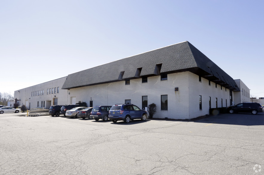 Primary Photo Of 5001 Hadley Rd, South Plainfield Warehouse For Lease