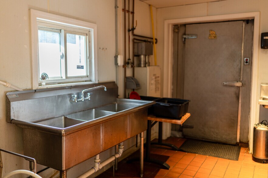 More Photos Of 1019 Norwich Rd, Plainfield Restaurant For Sale