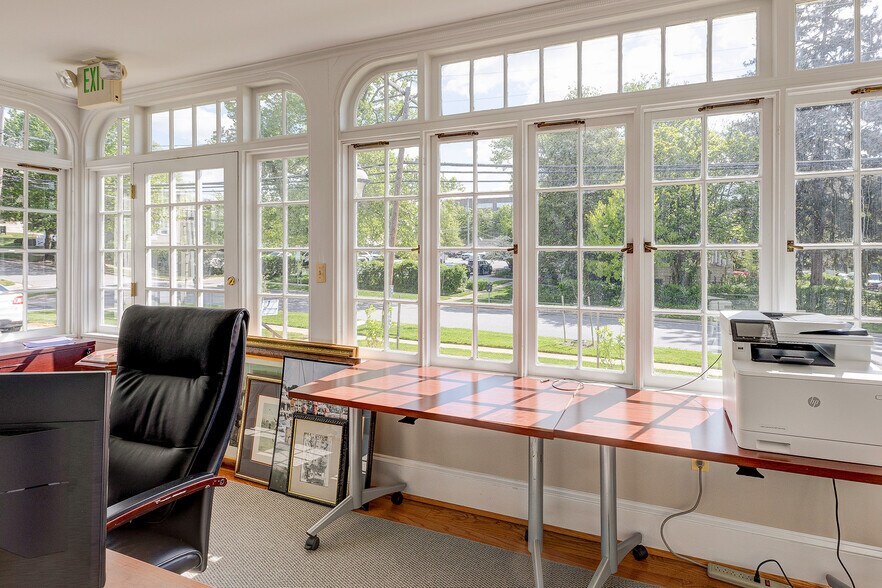 More Photos Of 400 W Pennsylvania Ave, Towson Office For Sale