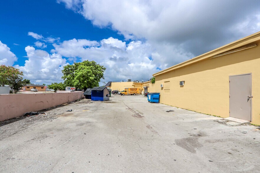 More Photos Of 11424-11648 Quail Roost Dr, Miami Unknown For Lease