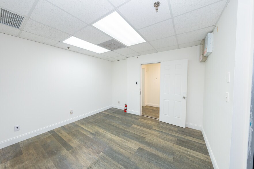 More Photos Of 4095 N 28th Way, Hollywood Warehouse For Lease