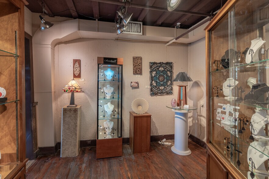 More Photos Of 220 Xenia Ave, Yellow Springs Storefront For Sale