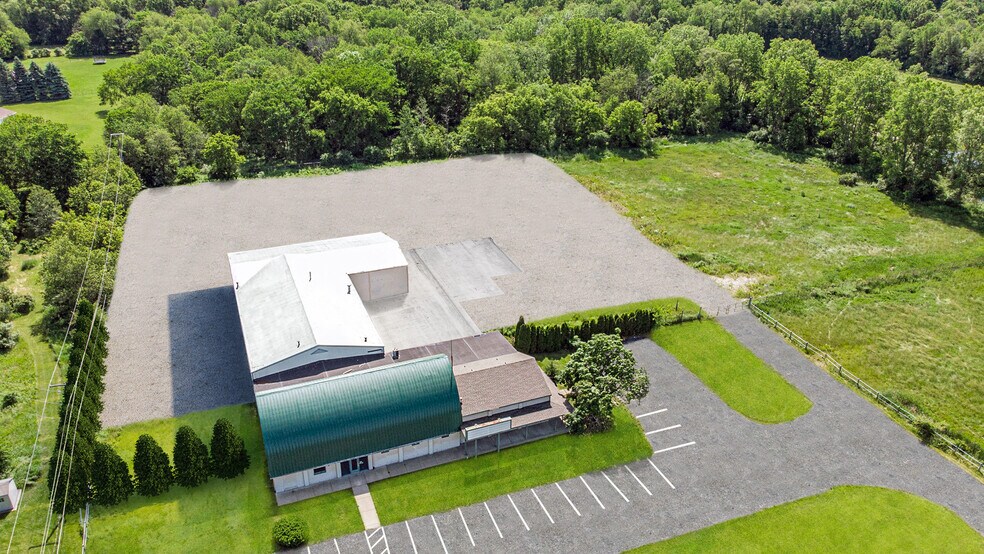 More Photos Of 28342 Pontiac Trl, South Lyon Freestanding For Lease