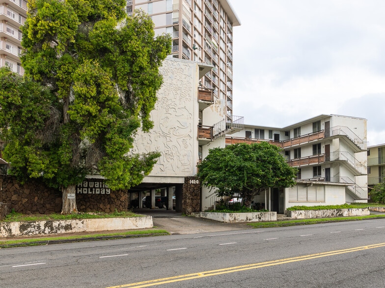 More Photos Of 1420 Wilder Ave, Honolulu Apartments For Sale