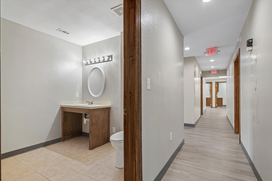 More Photos Of 2415 W Main St, Gun Barrel City Medical For Lease