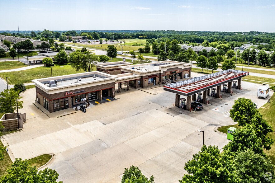 More Photos Of 11340 W 135th St, Overland Park Freestanding For Lease