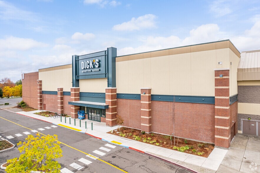 More Photos Of 11800 SE 82nd Ave, Happy Valley Department Store For Sale