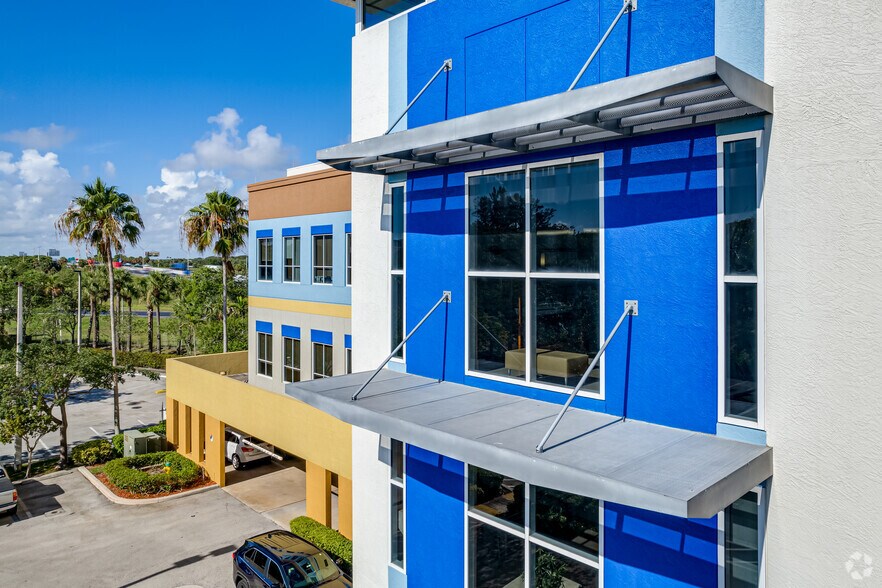 More Photos Of 431 Fairway Dr, Deerfield Beach Office For Lease