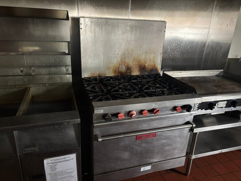 More Photos Of 5617 Mccart Ave, Fort Worth Service Station For Lease