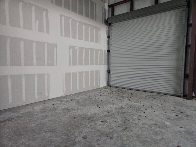 More Photos Of 1013 Brazos St, Rosenberg Specialty For Lease