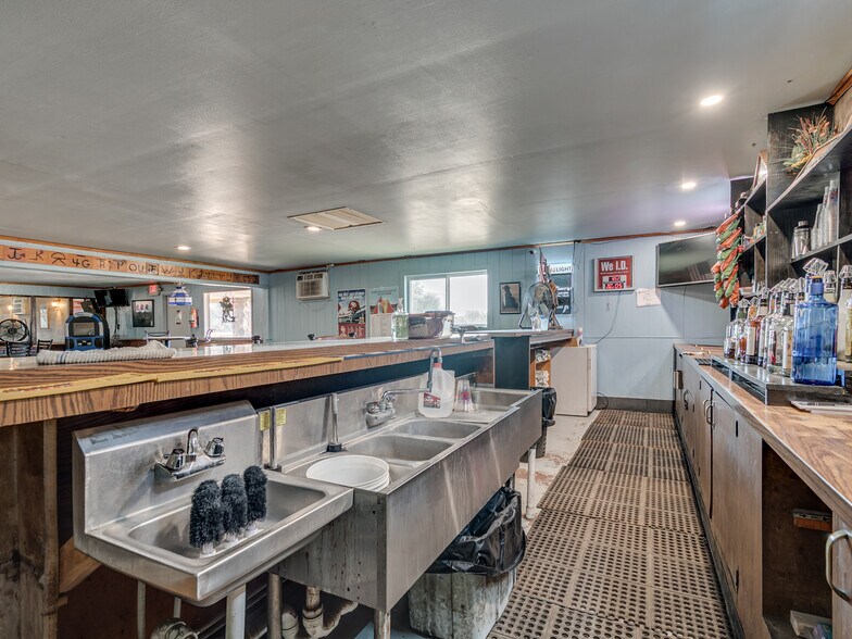 More Photos Of 16109 State Highway 33, Kingfisher Storefront Retail Office For Sale