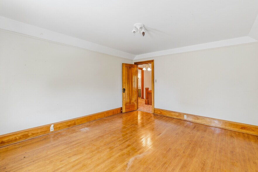More Photos Of 181 S Main St, Markesan Office Residential For Sale